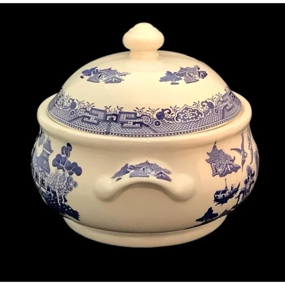 CHURCHILL Blue Willow Vegetable Large Serving Dish Bowl Handles w/ Lid 6.5